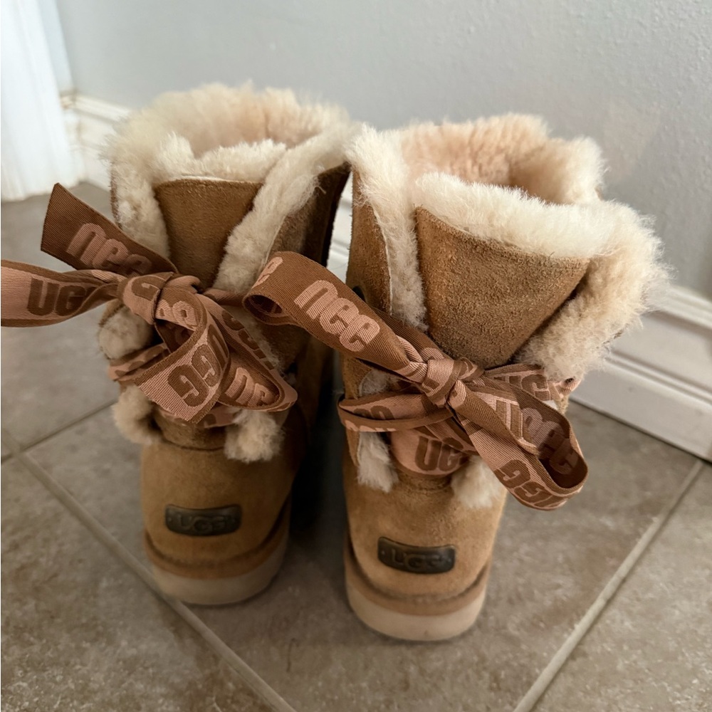 women’s ugg boots with bows on the back